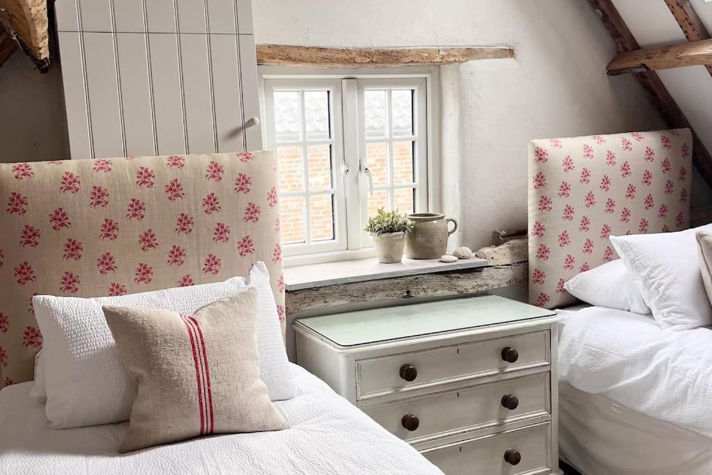 Beekeeper'S Cottage Fakenham Exterior photo